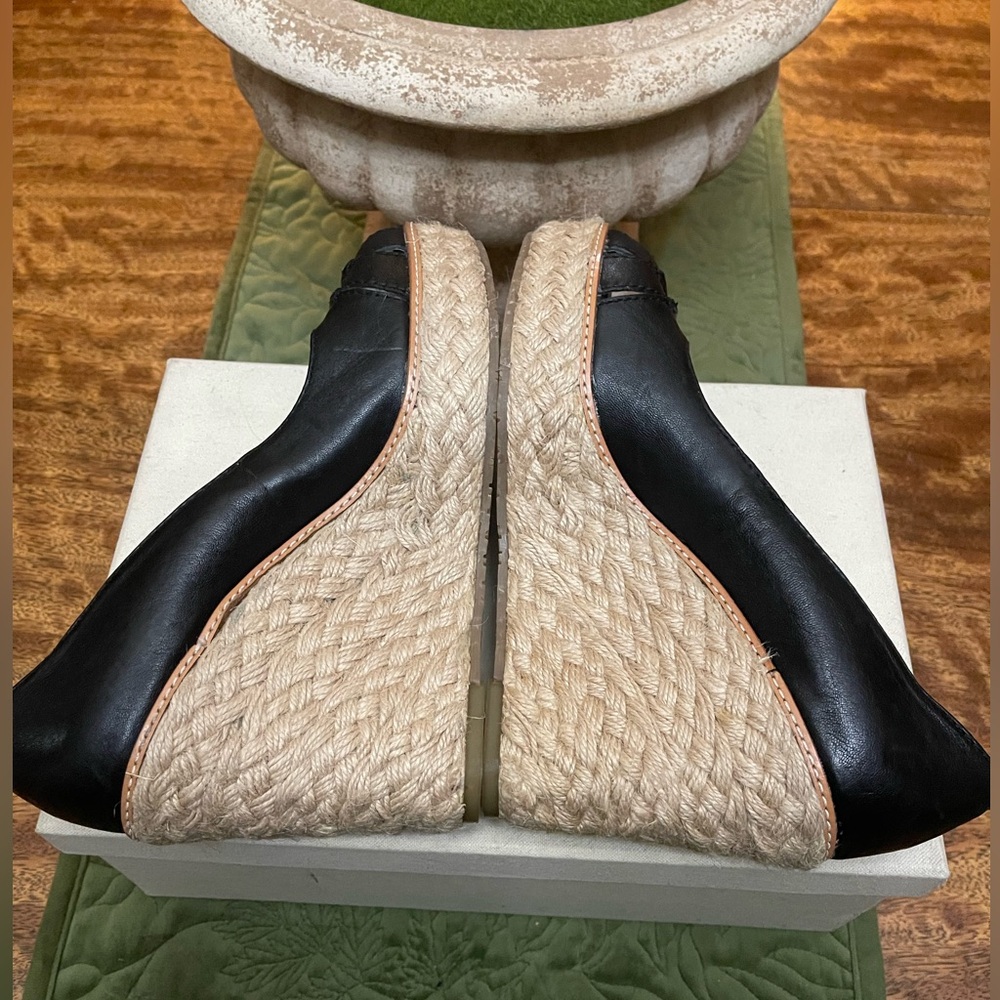 Banana Republic NWOT Classic Black Heels